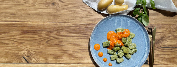 Basilikum-Gnocchi mit Paprikasoße
