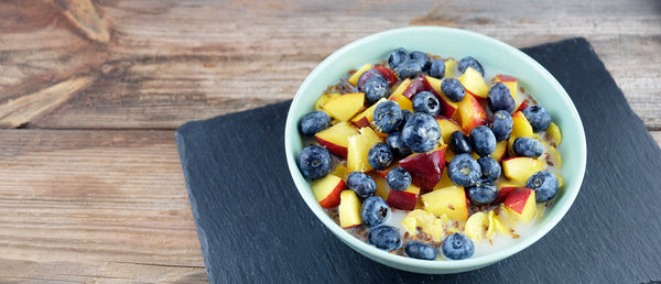 Cornflakes mit Nektarine und Blaubeeren