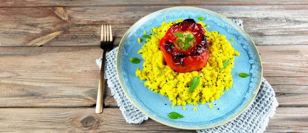 Gefüllte Paprika mit Feta und Blumenkohlreis