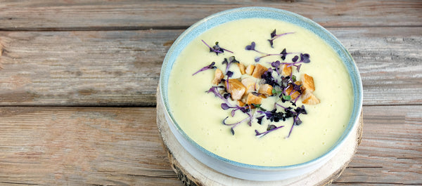 Schwarzwurzel-Cremesuppe mit Wildlachs